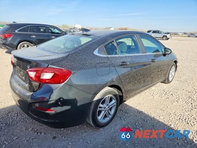 Trzecie zdjęcie samochodu z tyłu: 2018 CHEVROLET CRUZE LT VIN:1G1BE5SM7J7139325 - miniatura
