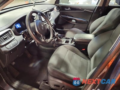 Zdjęcie 7 z 12 samochodu: 2019 KIA SORENTO LX V6 VIN:5XYPGDA50KG489444 - miniatura