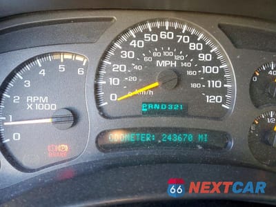 Zdjęcie 9 z 11 samochodu: 2004 CHEVROLET SILVERADO 2500 FLATBED TRUCK VIN:1GCHK23G84F158669 - miniatura