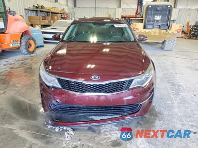 Piąte zdjęcie samochodu w środku: 2017 KIA OPTIMA LX VIN:5XXGT4L32HG164640 - miniatura