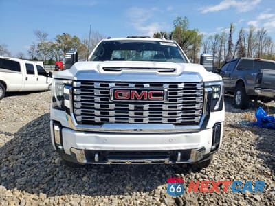 Piąte zdjęcie samochodu w środku: 2024 GMC SIERRA K2500 DENALI VIN:1GT49REY1RF170582 - miniatura
