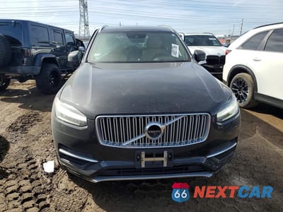 Piąte zdjęcie samochodu w środku: 2017 VOLVO XC90 T6 VIN:YV4A22PL4H1156457 - miniatura