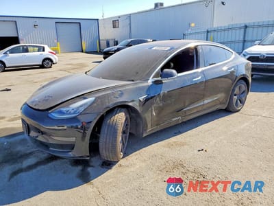 2018 TESLA MODEL 3 5YJ3E1EA4JF165817 - główne zdjęcie licytacji z USA - miniatura
