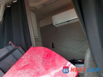 Zdjęcie 6 z 10 samochodu: 2013 VOLVO VNL SEMI TRUCK VIN:4V4NC9KK3DN145143 - miniatura