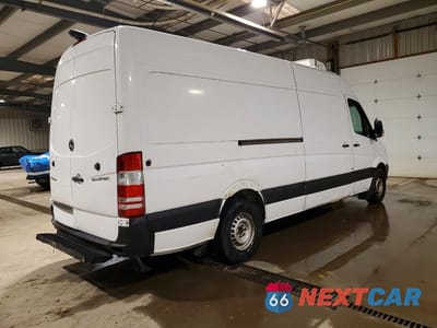 Trzecie zdjęcie samochodu z tyłu: 2015 MERCEDES BENZ SPRINTER 2500 REFRIGERATED DELIVERY VAN VIN:WD3PE8CC4F5960447 - miniatura