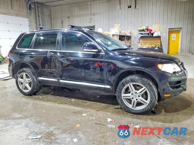 Czwarte zdjęcie samochodu z boku: 2010 VOLKSWAGEN TOUAREG TDI VIN:WVGFK7A90AD003593 - miniatura