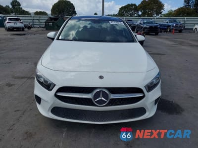 Piąte zdjęcie samochodu w środku: 2019 MERCEDES-BENZ A 220 VIN:WDD3G4EB4KW035964 - miniatura
