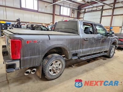 Trzecie zdjęcie samochodu z tyłu: 2025 FORD F350 SUPER DUTY VIN:1FT8W3BTXSEC13232 - miniatura