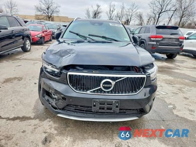 Piąte zdjęcie samochodu w środku: 2020 VOLVO XC40 T5 MOMENTUM VIN:YV4162UK3L2277080 - miniatura