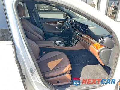 Piąte zdjęcie samochodu w środku: 2017 MERCEDES-BENZ E 300 4MAT 4MATIC VIN:WDDZF4KB0HA109503 - miniatura