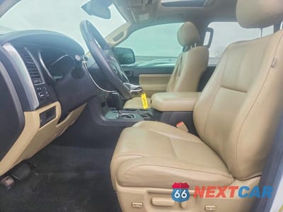 Zdjęcie 7 z 13 samochodu: 2018 TOYOTA SEQUOIA SR5 VIN:5TDBY5G19JS164472 - miniatura