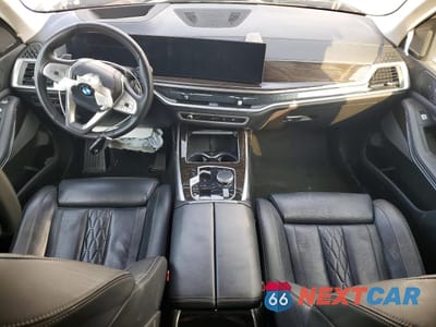Zdjęcie 8 z 13 samochodu: 2025 BMW X7 XDRIVE40I VIN:5UX23EM02S9X95637 - miniatura