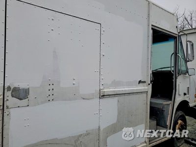 Zdjęcie 11 z 13 samochodu: 2004 FREIGHTLINER MT45G DELIVERY TRUCK VIN:4UZAARBW24CN63736 - miniatura