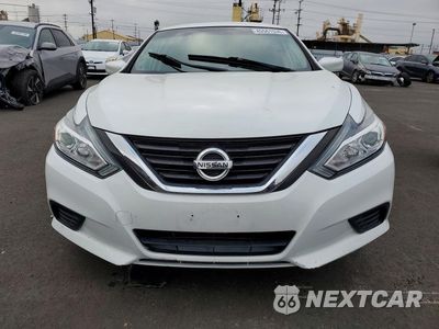 Piąte zdjęcie samochodu w środku: 2017 NISSAN ALTIMA 2.5 S VIN:1N4AL3AP9HN330197 - miniatura