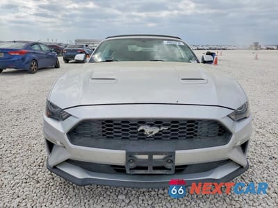 Piąte zdjęcie samochodu w środku: 2019 FORD MUSTANG VIN:1FATP8UH3K5131412 - miniatura