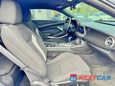 Piąte zdjęcie samochodu w środku: 2019 CHEVROLET CAMARO SS VIN:1G1FE1R76K0151129 - miniatura