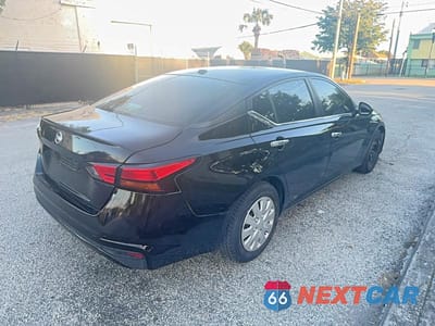 Czwarte zdjęcie samochodu z boku: 2020 NISSAN ALTIMA 2.5 S VIN:1N4BL4BV0LN302434 - miniatura
