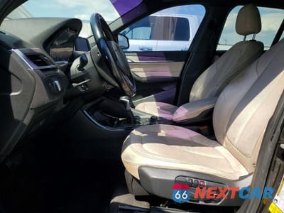 Zdjęcie 7 z 12 samochodu: 2016 BMW X1 XDRIVE28I VIN:WBXHT3C3XG5E48590 - miniatura