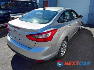 Czwarte zdjęcie samochodu z boku: 2012 FORD FOCUS SE VIN:1FAHP3F24CL223899 - miniatura
