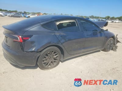 Trzecie zdjęcie samochodu z tyłu: 2025 TESLA MODEL 3 VIN:5YJ3E1EA9SF995517 - miniatura