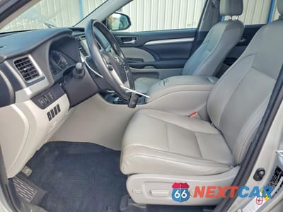 Zdjęcie 7 z 14 samochodu: 2017 TOYOTA HIGHLANDER XLE VIN:5TDKZRFH4HS218354 - miniatura