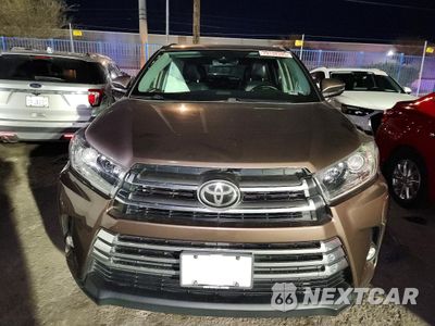 Piąte zdjęcie samochodu w środku: 2018 TOYOTA HIGHLANDER LIMITED VIN:5TDYZRFH8JS279660 - miniatura