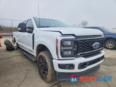 Czwarte zdjęcie samochodu z boku: 2024 FORD F250 SUPER DUTY VIN:1FT8W2BT8REE65257 - miniatura