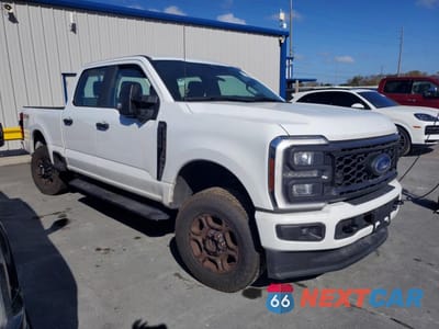 Czwarte zdjęcie samochodu z boku: 2024 FORD F250 SUPER DUTY VIN:1FT8W2BA1RED44570 - miniatura
