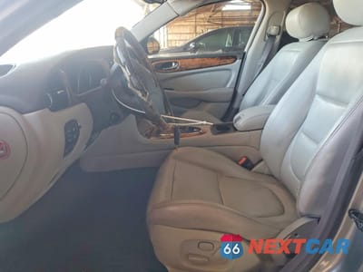 Zdjęcie 7 z 12 samochodu: 2004 JAGUAR XJ8 VIN:SAJWA71C04SG25165 - miniatura