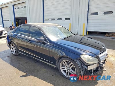 Czwarte zdjęcie samochodu z boku: 2012 MERCEDES-BENZ C 300 4MATIC VIN:WDDGF8BBXCA690550 - miniatura