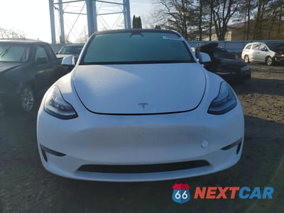 Piąte zdjęcie samochodu w środku: 2023 TESLA MODEL Y VIN:7SAYGAEE8PF610994 - miniatura