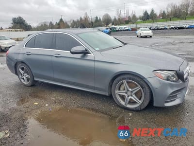 Czwarte zdjęcie samochodu z boku: 2017 MERCEDES-BENZ E 300 4MATIC VIN:WDDZF4KB7HA035965 - miniatura