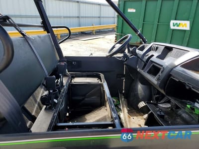 Piąte zdjęcie samochodu w środku: 2024 KAWASAKI MULE P FXT UTILITY VEHICLE VIN:JKAATCA18RB502244 - miniatura