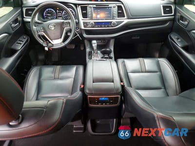 Zdjęcie 8 z 13 samochodu: 2019 TOYOTA HIGHLANDER SE VIN:5TDKZRFH4KS329848 - miniatura