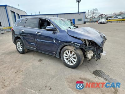 Czwarte zdjęcie samochodu z boku: 2019 KIA SORENTO LX VIN:5XYPGDA31KG438534 - miniatura
