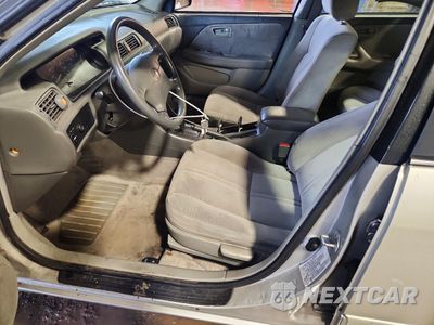 Zdjęcie 7 z 12 samochodu: 2001 TOYOTA CAMRY CE VIN:4T1BG22K01U117517 - miniatura