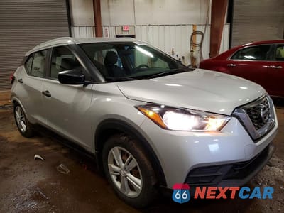 Czwarte zdjęcie samochodu z boku: 2018 NISSAN KICKS S VIN:3N1CP5CU2JL520325 - miniatura