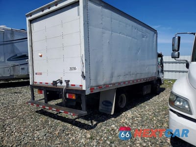 Czwarte zdjęcie samochodu z boku: 2018 ISUZU NPR VIN:JALB4W178J7F00252 - miniatura