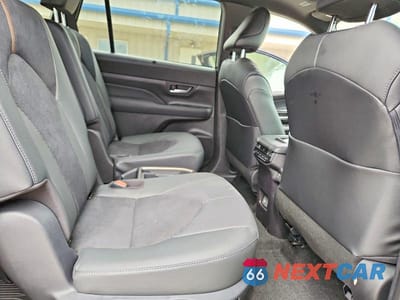 Zdjęcie 11 z 13 samochodu: 2026 TOYOTA GRAND HIGHLANDER HYBRID MAX PLATINUM VIN:5TDADAB58TS029027 - miniatura
