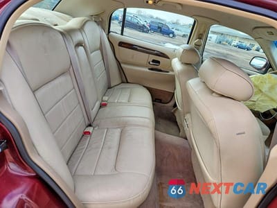 Zdjęcie 10 z 12 samochodu: 2000 LINCOLN TOWN CAR SIGNATURE VIN:1LNHM82W1YY794281 - miniatura