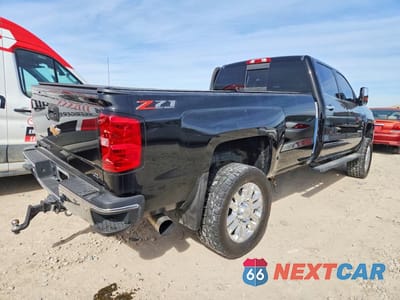 Trzecie zdjęcie samochodu z tyłu: 2019 CHEVROLET SILVERADO K3500 LTZ VIN:1GC4KXCY4KF134631 - miniatura