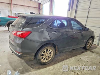 Trzecie zdjęcie samochodu z tyłu: 2018 CHEVROLET EQUINOX LS VIN:2GNAXHEV2J6120210 - miniatura