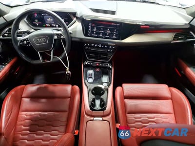 Zdjęcie 8 z 11 samochodu: 2022 AUDI RS E-TRON GT VIN:WAUBHBFW0N7902202 - miniatura