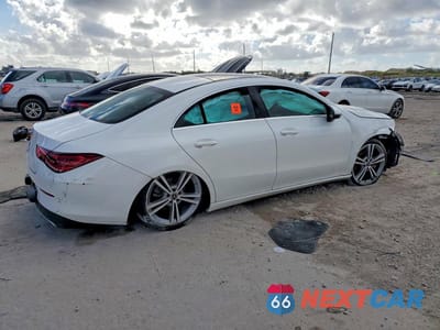 Trzecie zdjęcie samochodu z tyłu: 2021 MERCEDES-BENZ CLA 250 VIN:W1K5J4GB1MN217573 - miniatura