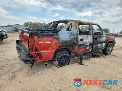 Trzecie zdjęcie samochodu z tyłu: 2003 CHEVROLET AVALANCHE K2500 VIN:3GNGK23GX3G302061 - miniatura