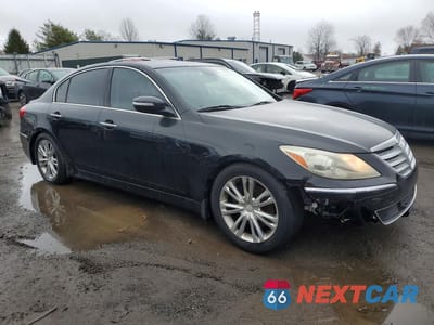 Czwarte zdjęcie samochodu z boku: 2013 HYUNDAI GENESIS 3.8L VIN:KMHGC4DD2DU235567 - miniatura