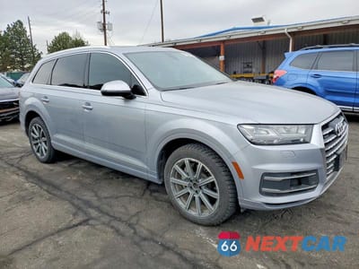 Czwarte zdjęcie samochodu z boku: 2019 AUDI Q7 PREMIUM PLUS VIN:WA1LAAF70KD002423 - miniatura