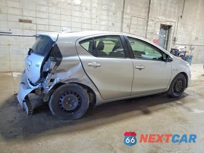 Trzecie zdjęcie samochodu z tyłu: 2016 TOYOTA PRIUS C TWO VIN:JTDKDTB3XG1118454 - miniatura
