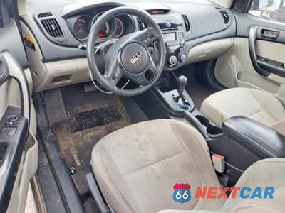 Zdjęcie 8 z 13 samochodu: 2010 KIA FORTE KOUP EX VIN:KNAFU6A20A5252320 - miniatura