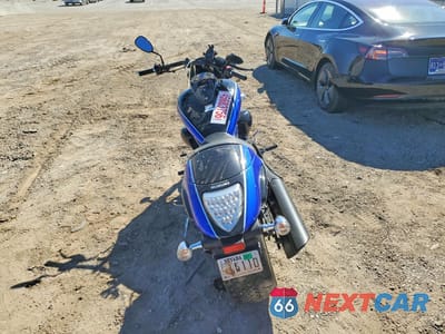 Czwarte zdjęcie samochodu z boku: 2017 SUZUKI VZR1800 VIN:JS1VY53A3H2100247 - miniatura